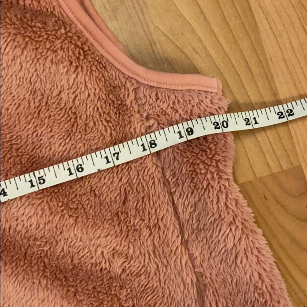 Blush fluffy vest like new - Picture 3 of 6